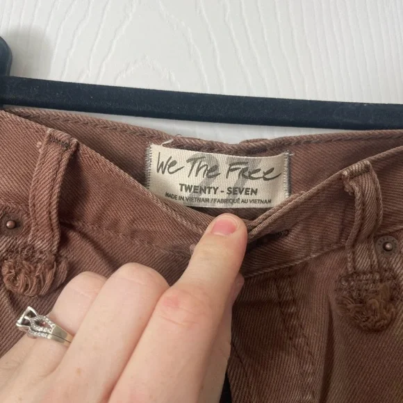 Free People Makai Cut Off Jean Shorts 27 Chocolate Brown Denim Raw Hem - Picture 2 of 11